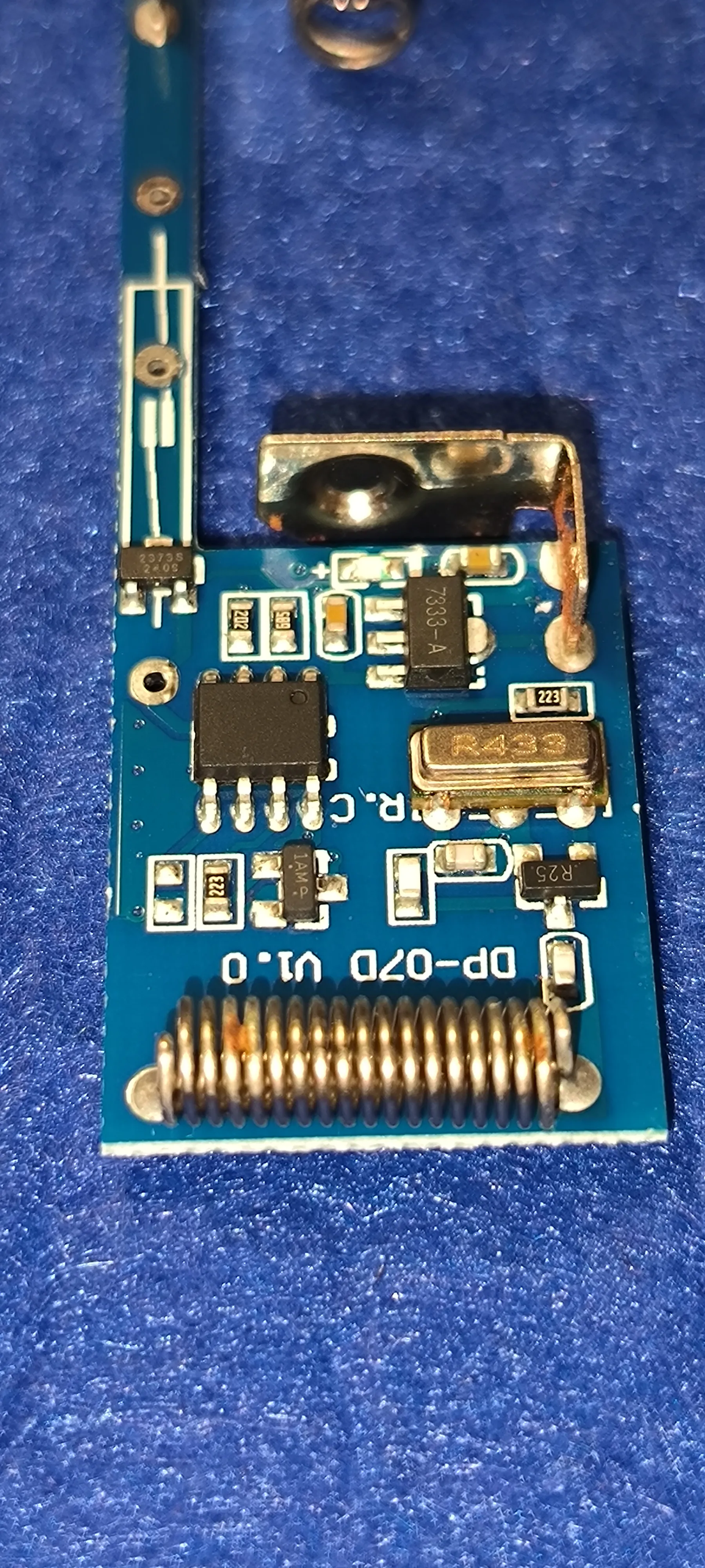 Closeup of the board showing the Hall sensor, the unmarked SOIC-8 microcontroller, the 7333-A regulator and the R433 resonator